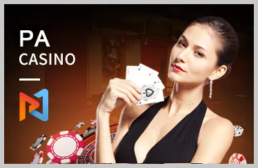 Bàn Poker với các lá bài và chip